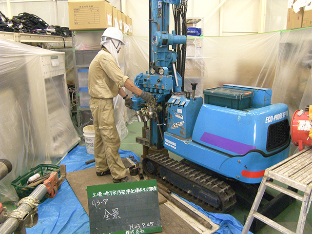 稼働中工場での施工状況